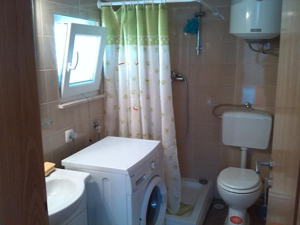 Apartments Batarilo Gornji Karin Cameră foto